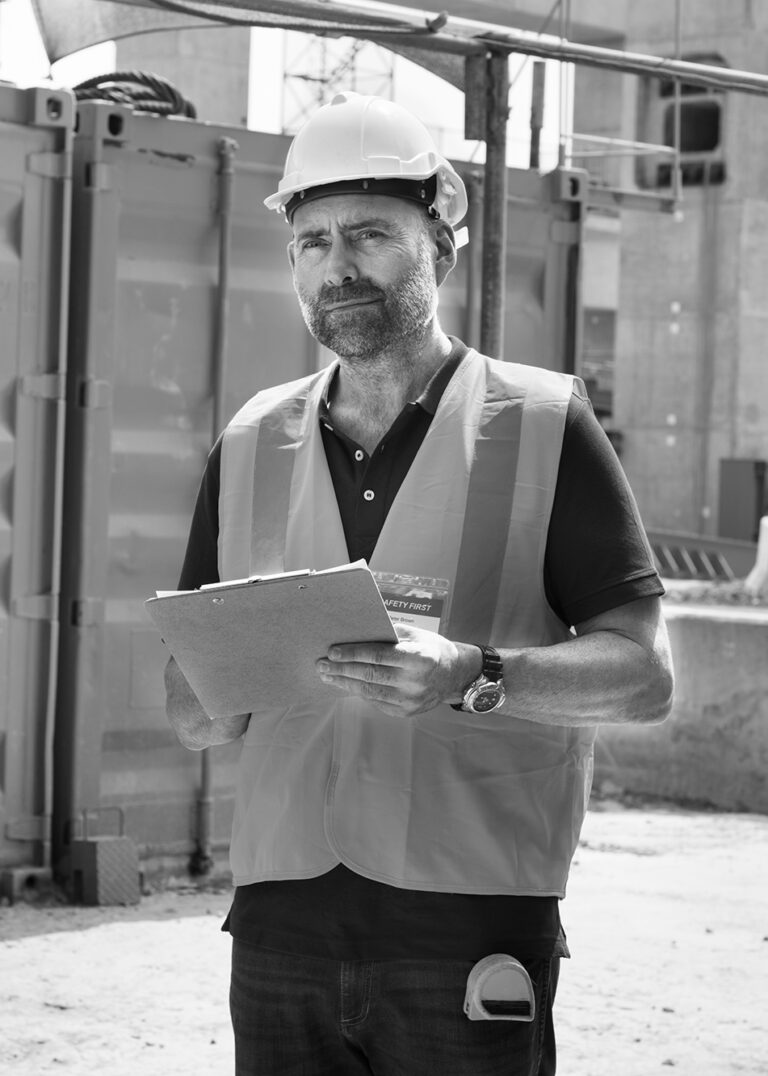 Fotografía de un obrero en una construcción